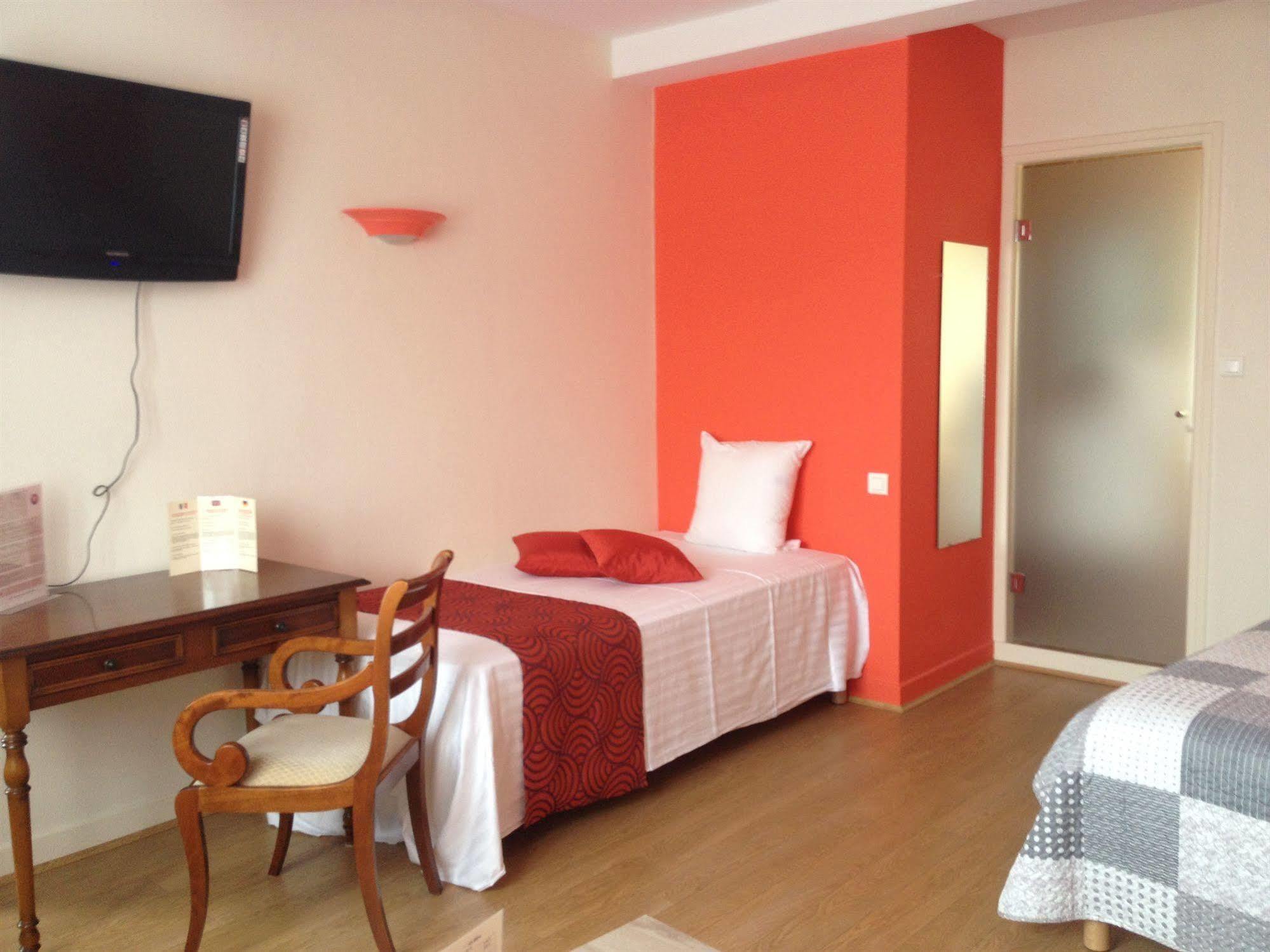 Hotel Le Chapon Fin Муасак Экстерьер фото